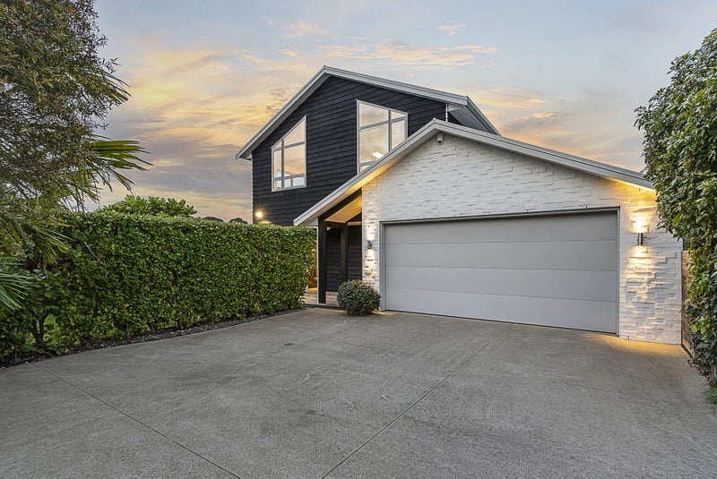 216 Riverside Avenue, Point England, Auckland - Carousel 1