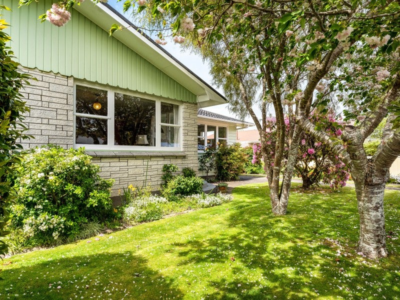 21 Longfellow Street, Trentham, Upper Hutt - Carousel 21