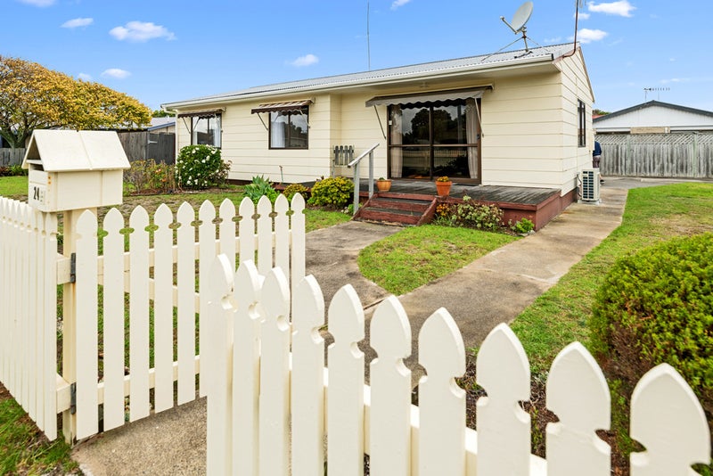 24 Seaspray Drive, Mount Maunganui, Mount Maunganui - Carousel 1