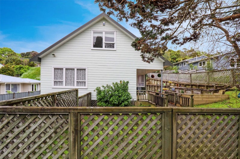 15 Park Road, Belmont, Lower Hutt - Carousel 2