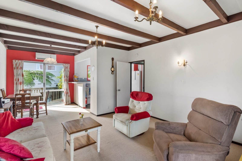 1/172 Beach Haven Road, Beach Haven, Auckland - Carousel 1