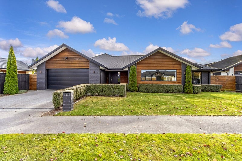 7 Bronco Drive, Aidanfield, Christchurch - Carousel 1