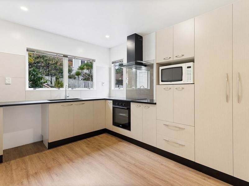2/18 Wattle Street, New Lynn, Auckland - Carousel 1
