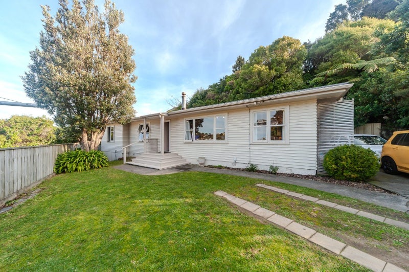 64 Salford Street, Newlands, Wellington - Carousel 1