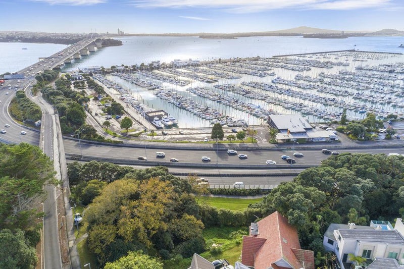 121E Shelly Beach Road, Saint Marys Bay, Auckland - Carousel 1