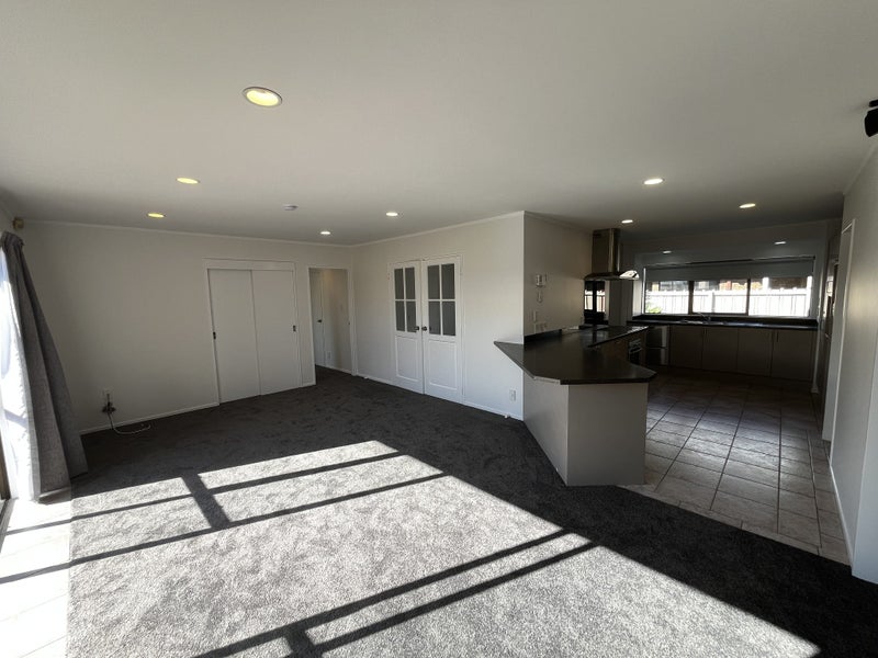 29 Golfland Drive, Golflands, Auckland - Carousel 2