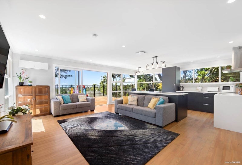 1/667 East Coast Road, Browns Bay, Auckland - Carousel 1