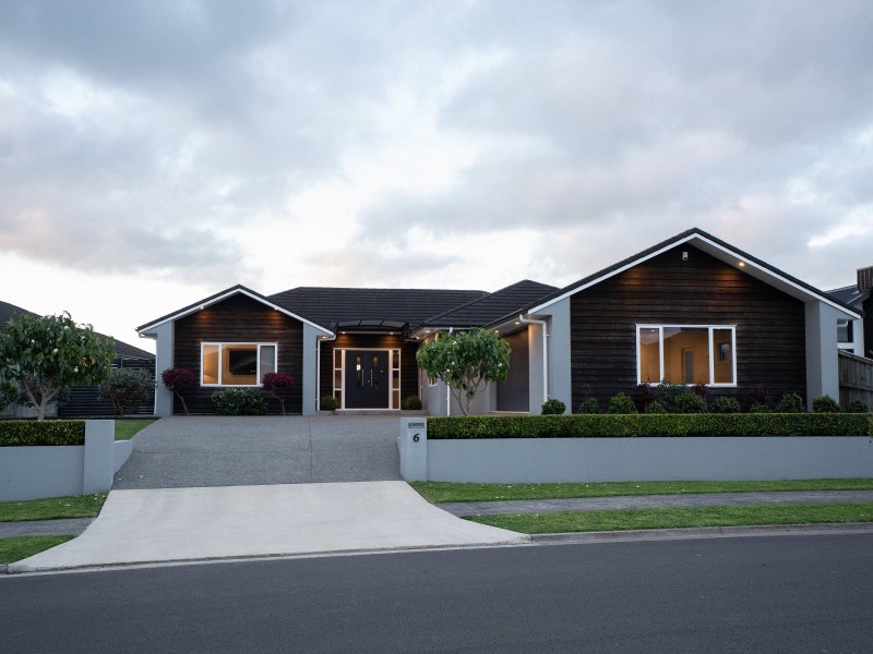 6 Batten Drive, Flagstaff, Hamilton - Carousel 1