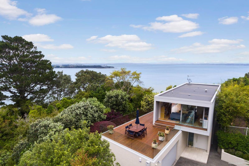 42A Sylvania Crescent, Lynfield, Auckland - Carousel 1
