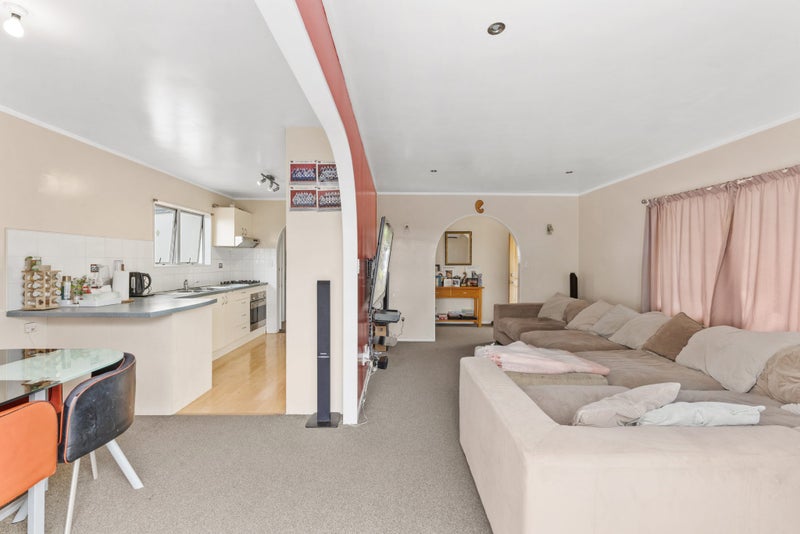 6 Constance Place, Clover Park, Auckland - Carousel 2