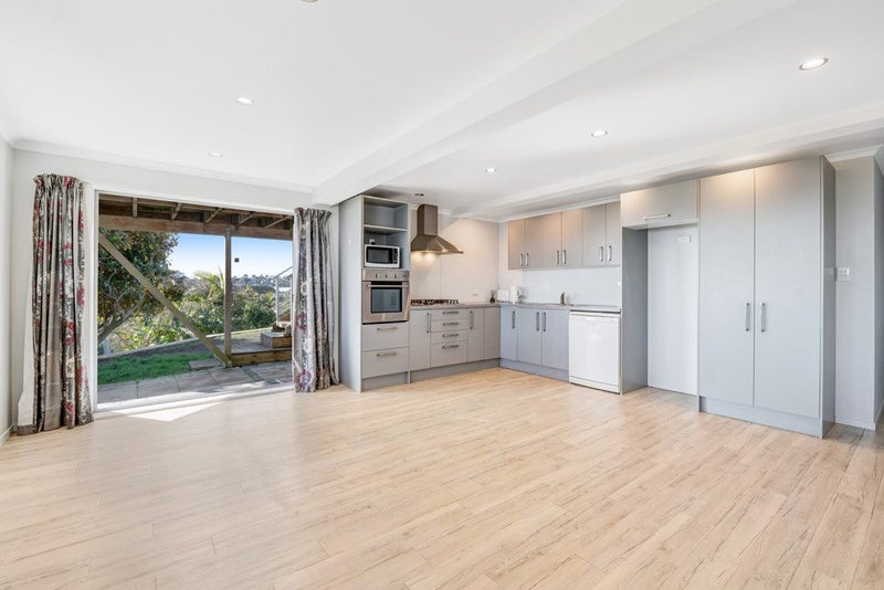 25 Kauri Road, Stanmore Bay, Whangaparaoa - Carousel 1