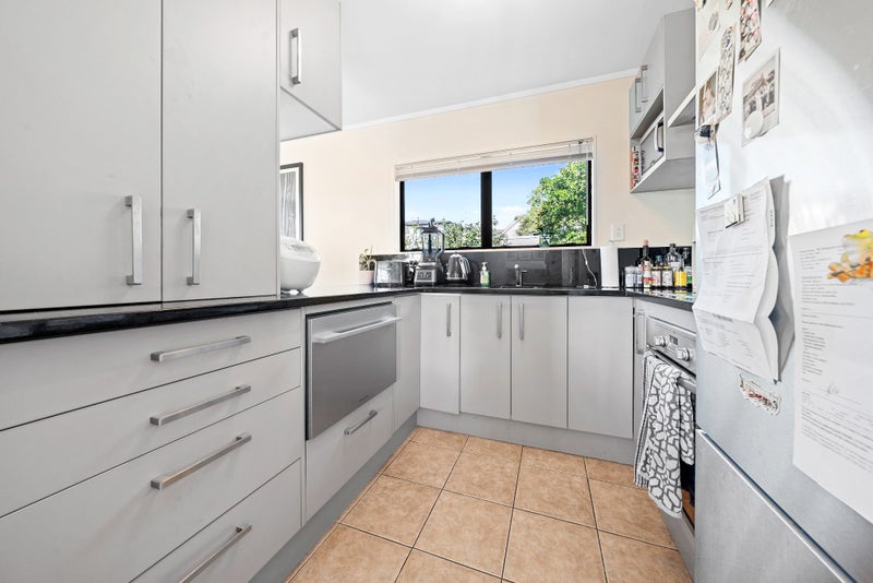 8 Croydon Road, New Lynn, Auckland - Carousel 2