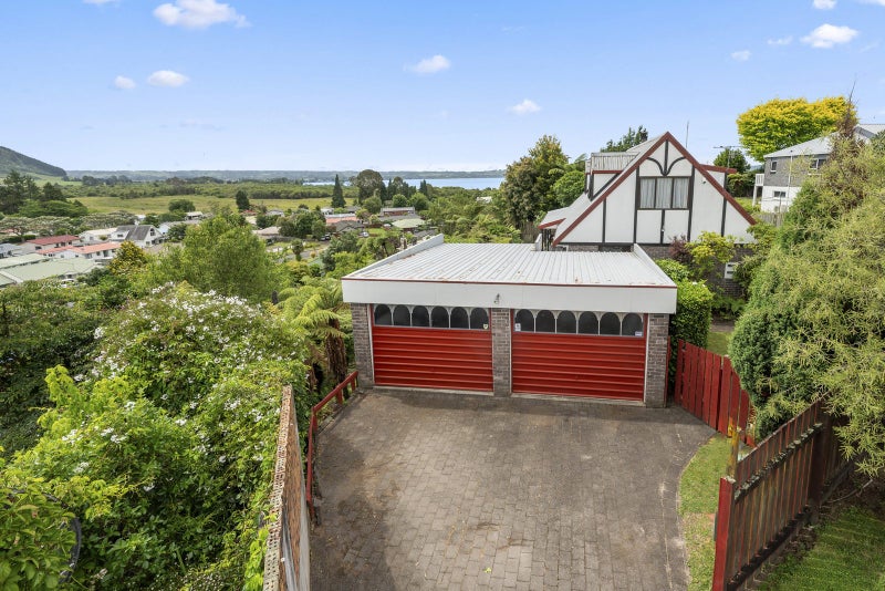 7 Rika Place, Kawaha Point, Rotorua - Carousel 1