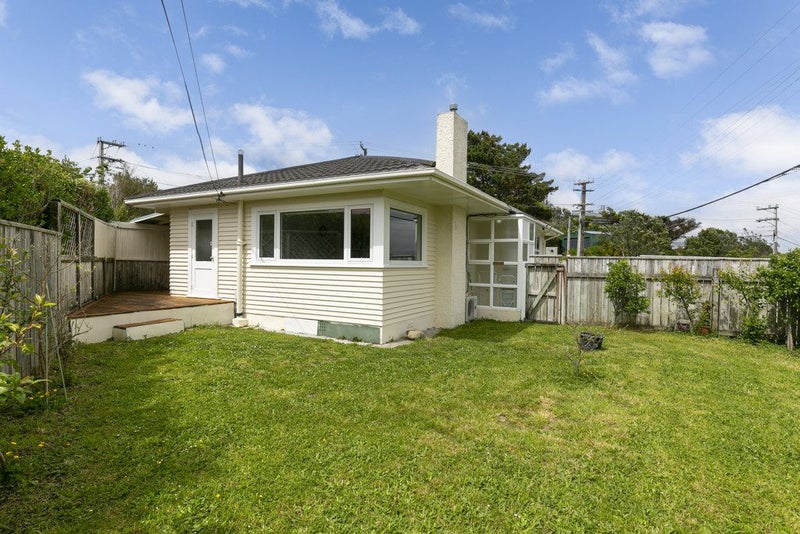 2 Kenmore Street, Newlands, Wellington - Carousel 1