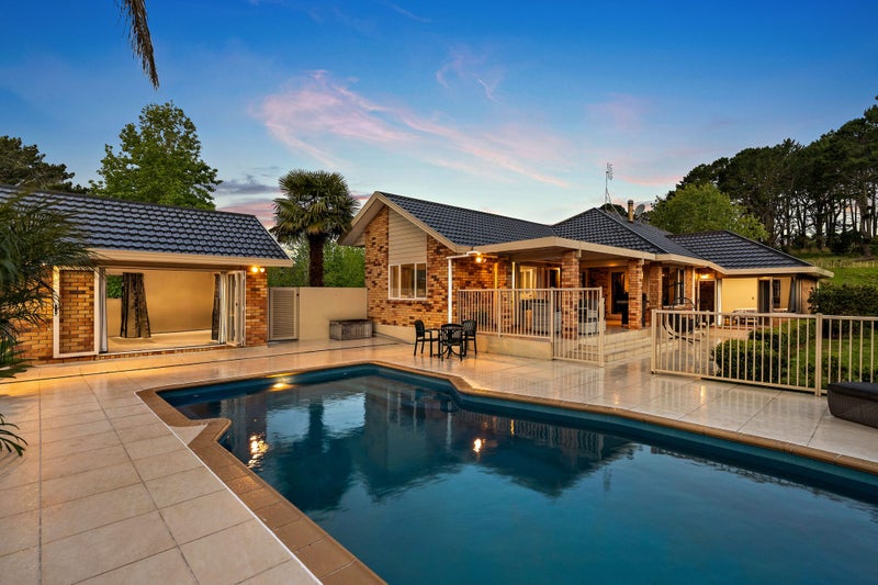 1170 East Coast Road, Albany - Carousel 1