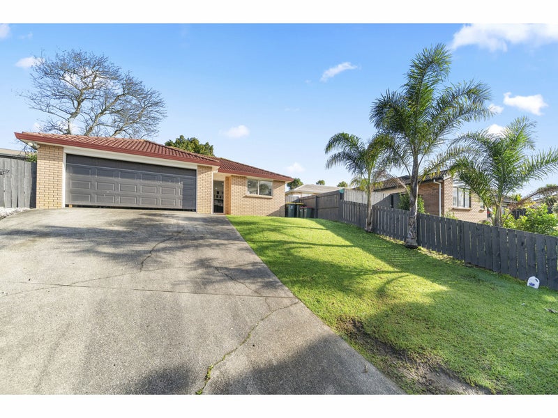 26 Piriti Place, Weymouth, Auckland - Carousel 1
