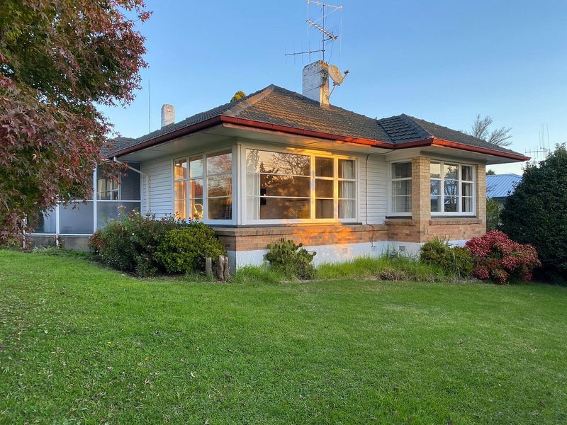 27 Darley Street, Maeroa, Hamilton - Carousel 1