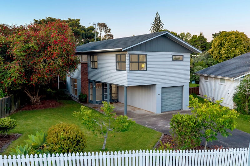 4 Blyton Lane, Pakuranga Heights, Auckland - Carousel 1
