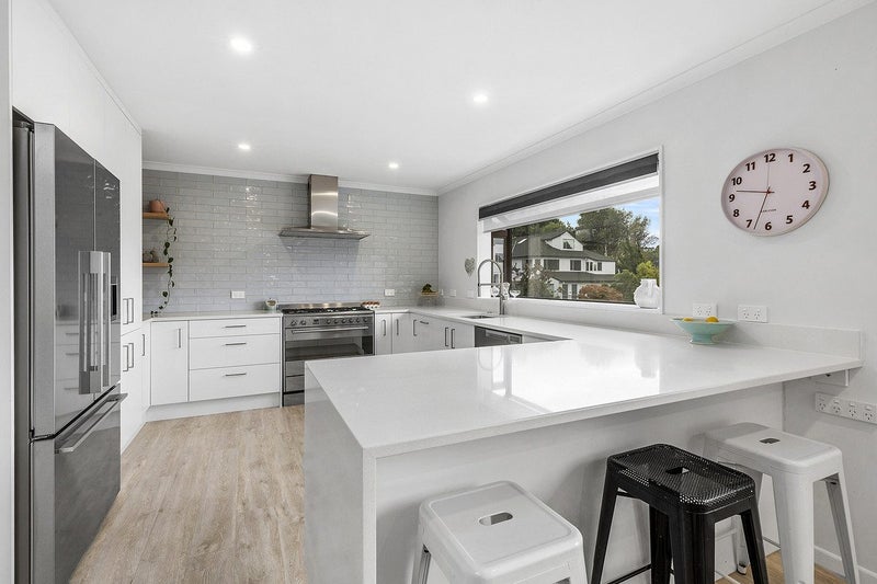 11 Eclipse Lane, Whitby, Porirua - Carousel 2