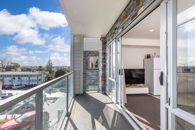 2G/3 Keystone Avenue, Three Kings, Auckland - Carousel 1
