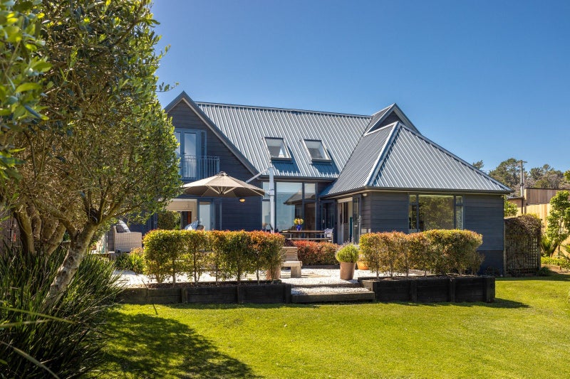 8 Esslin Road, Surfdale, Waiheke Island - Carousel 1