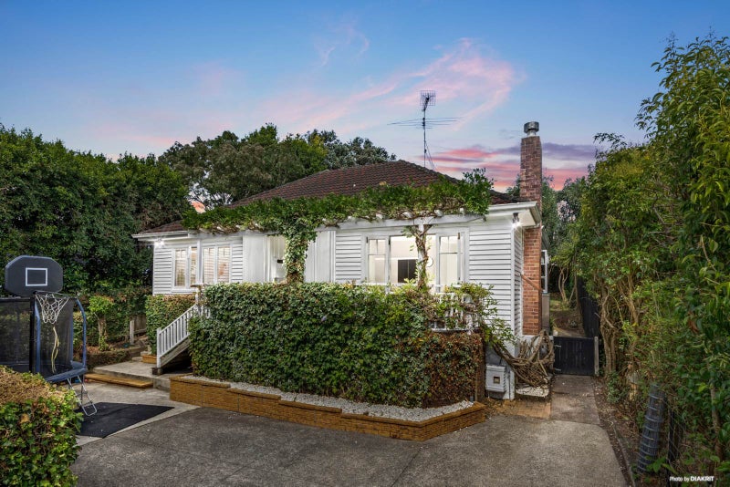12 Handley Avenue, Narrow Neck, Auckland - Carousel 1