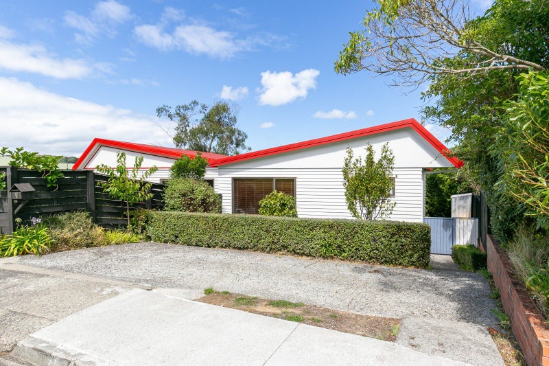 17B Govind Grove, Ngaio, Wellington - Carousel 1