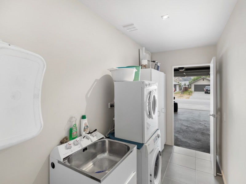 27 Lochnagar Drive, Lake Hayes, Queenstown - Carousel 23