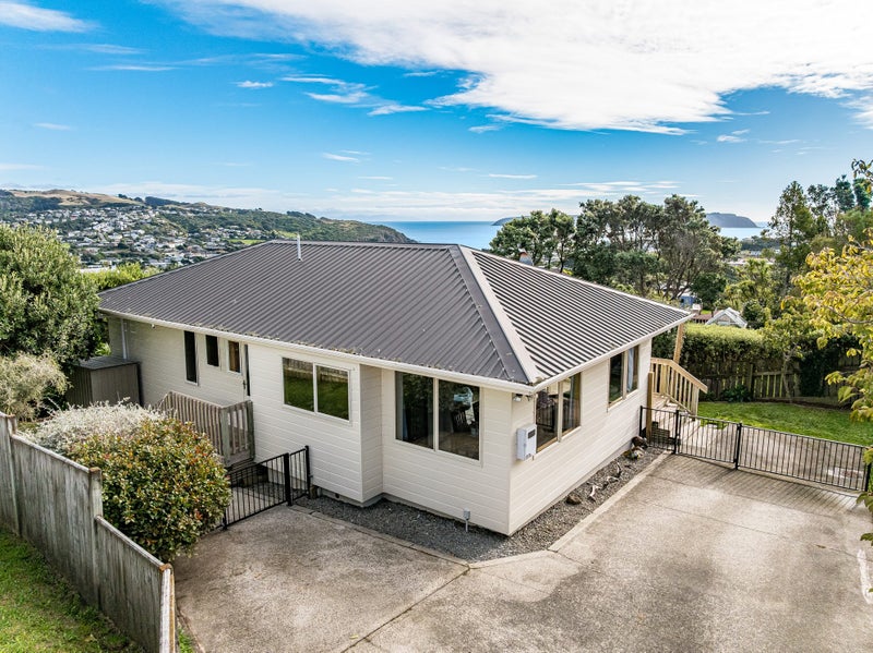 117A Gloaming Hill, Titahi Bay, Porirua - Carousel 1