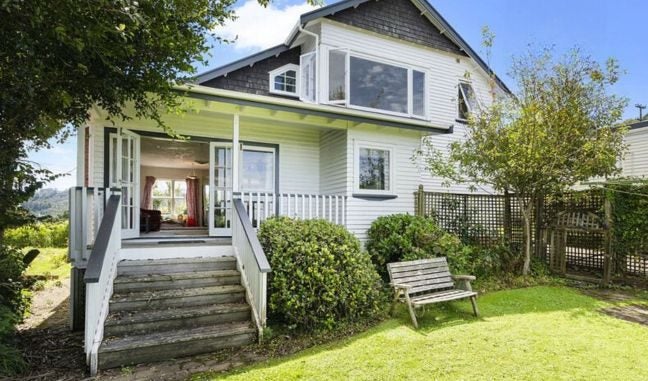 6 Grendon Road, Titirangi, Auckland - Carousel 2