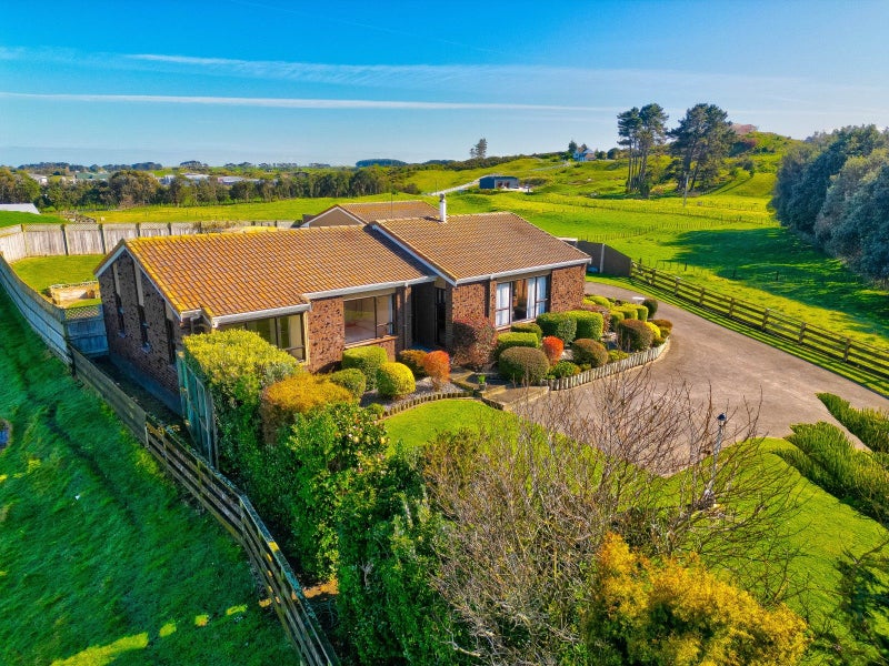 129 Mosston Road, Castlecliff, Whanganui - Carousel 1