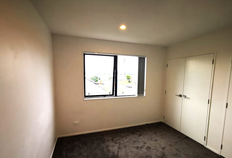 48E Tamatea Avenue, Point England, Auckland - Carousel 2