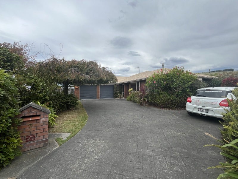 7 Bishops Close, Greenmeadows, Napier - Carousel 1
