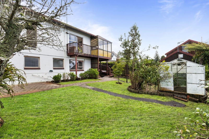 2/29 Barker Rise, Northcross, Auckland - Carousel 1