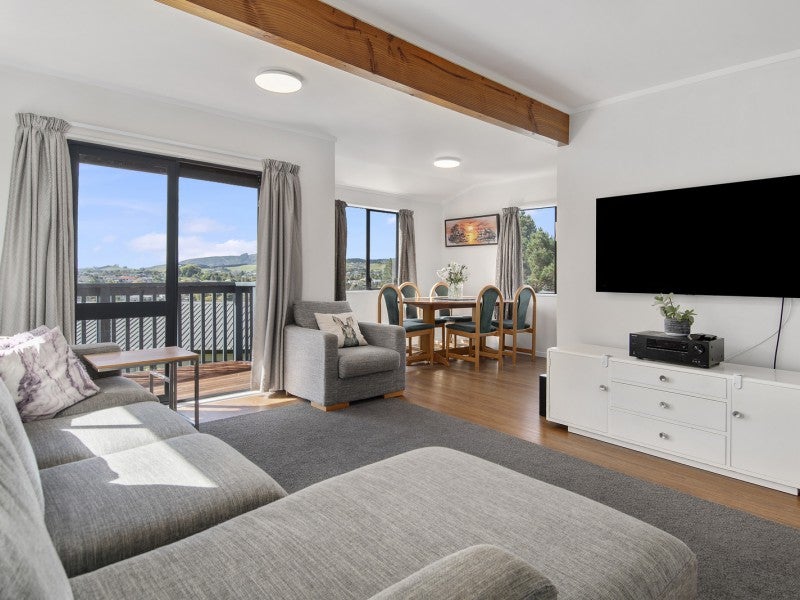 28A Philomel Crest, Welcome Bay, Tauranga - Carousel 1