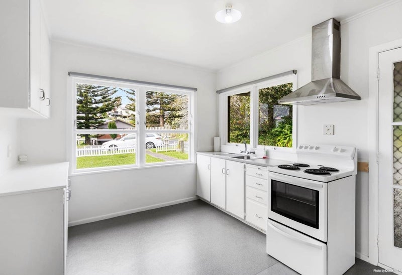 1/12 Quona Avenue, Waikowhai, Auckland - Carousel 2