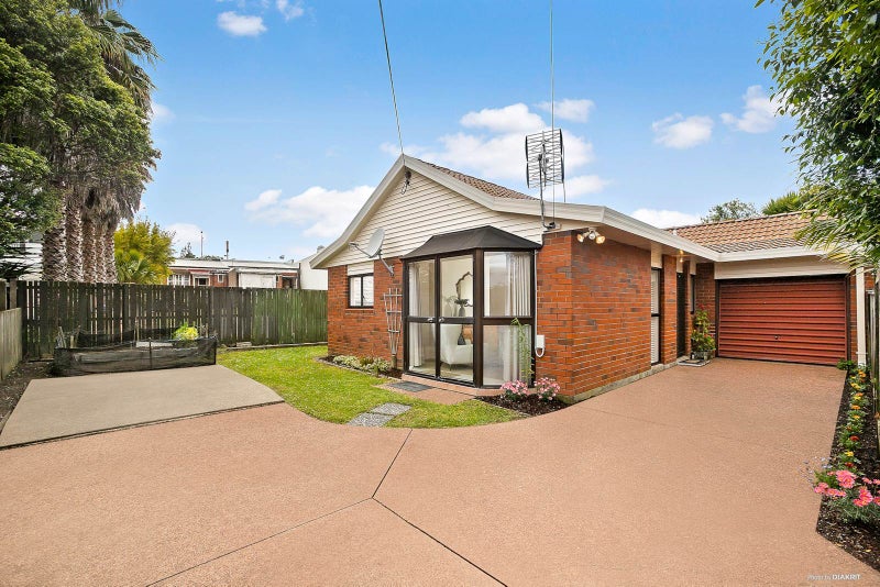 3/2 Moana Avenue, Belmont, Auckland - Carousel 1