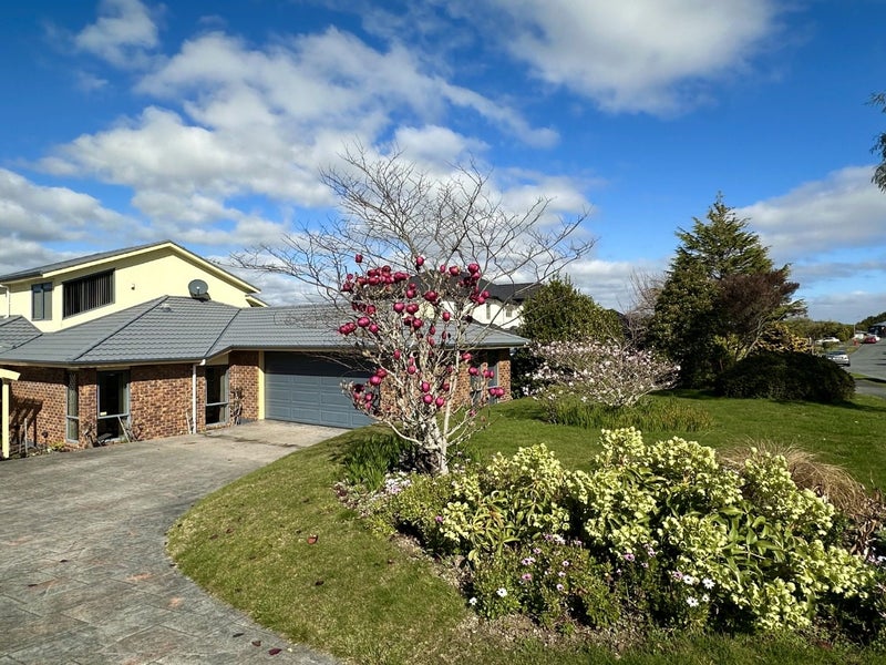 5 Birkinshaw Grove, Riverstone Terraces, Upper Hutt - Carousel 2