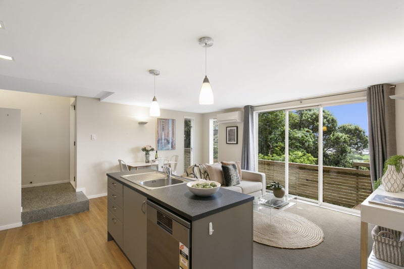 106 Totara Road, Miramar, Wellington - Carousel 2