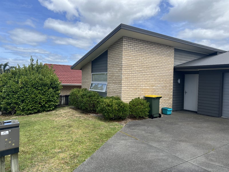 11 Raddington Way, Huntington, Hamilton - Carousel 2