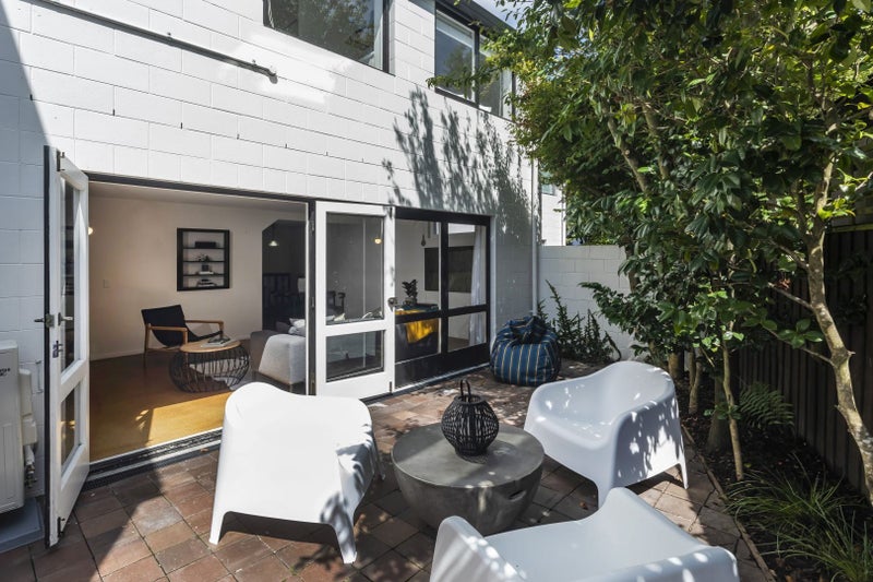 2/16 Rossall Street, Merivale, Christchurch - Carousel 2