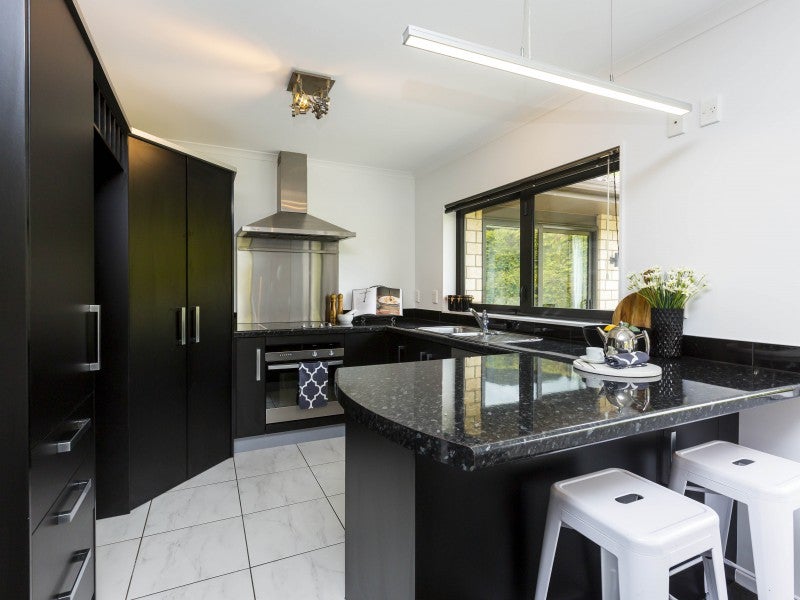 58 King Charles Drive, Kingsley Heights, Upper Hutt - Carousel 2