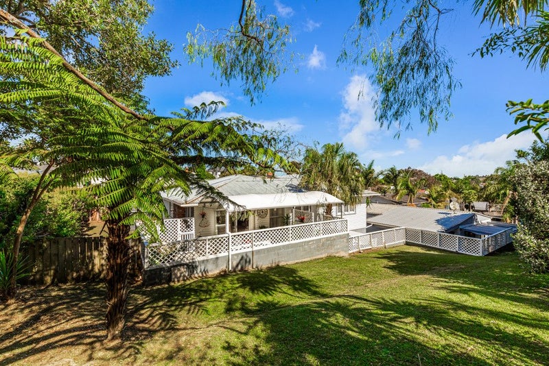 19 Lantana Road, Green Bay, Auckland - Carousel 2