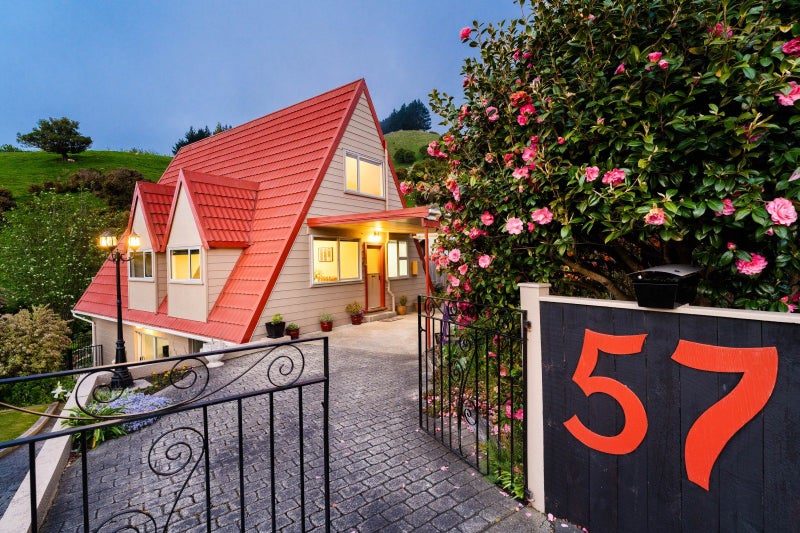 57A Greenacres Street, Macandrew Bay, Dunedin - Carousel 1