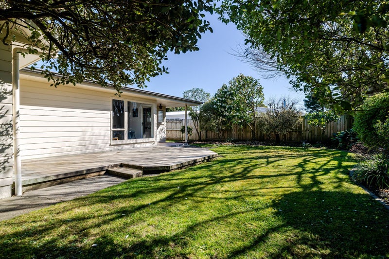 2 Linmor Place, Terrace End, Palmerston North - Carousel 2