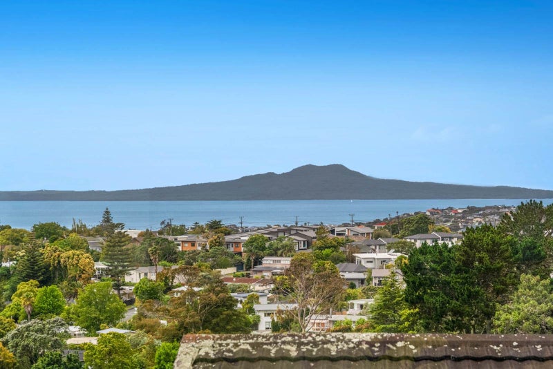 923 East Coast Road, Northcross, Auckland - Carousel 2