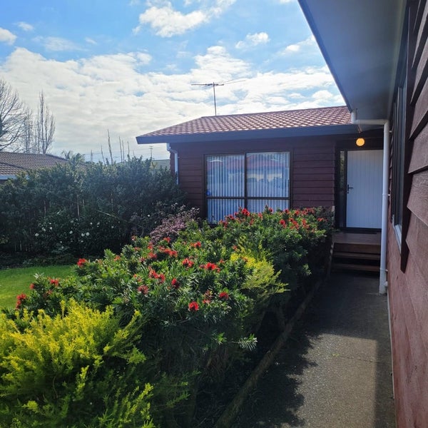 27 Septimus Place, Henderson, Auckland - Carousel 1