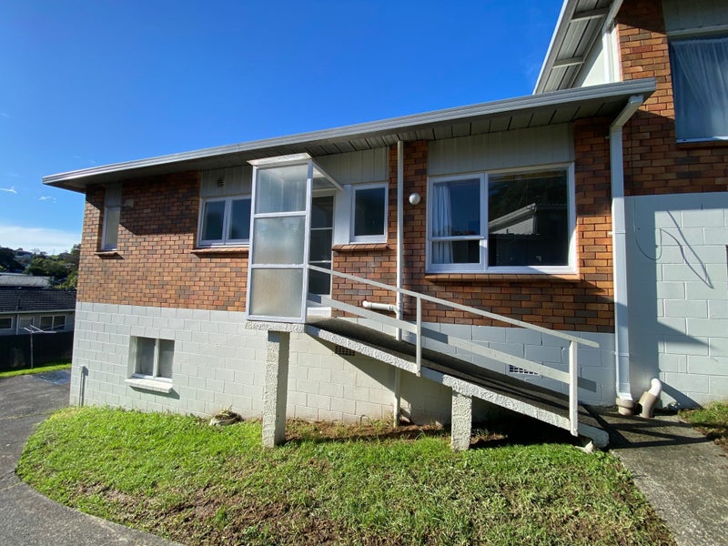 1/9 Ayton Drive, Totara Vale, Auckland - Carousel 1