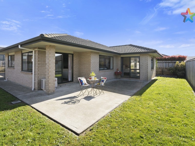 8 Percy Kinsman Crescent, Riverstone Terraces, Upper Hutt - Carousel 1