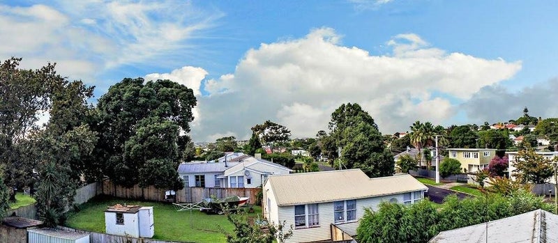 18 Torino Street, Point England, Auckland - Carousel 3